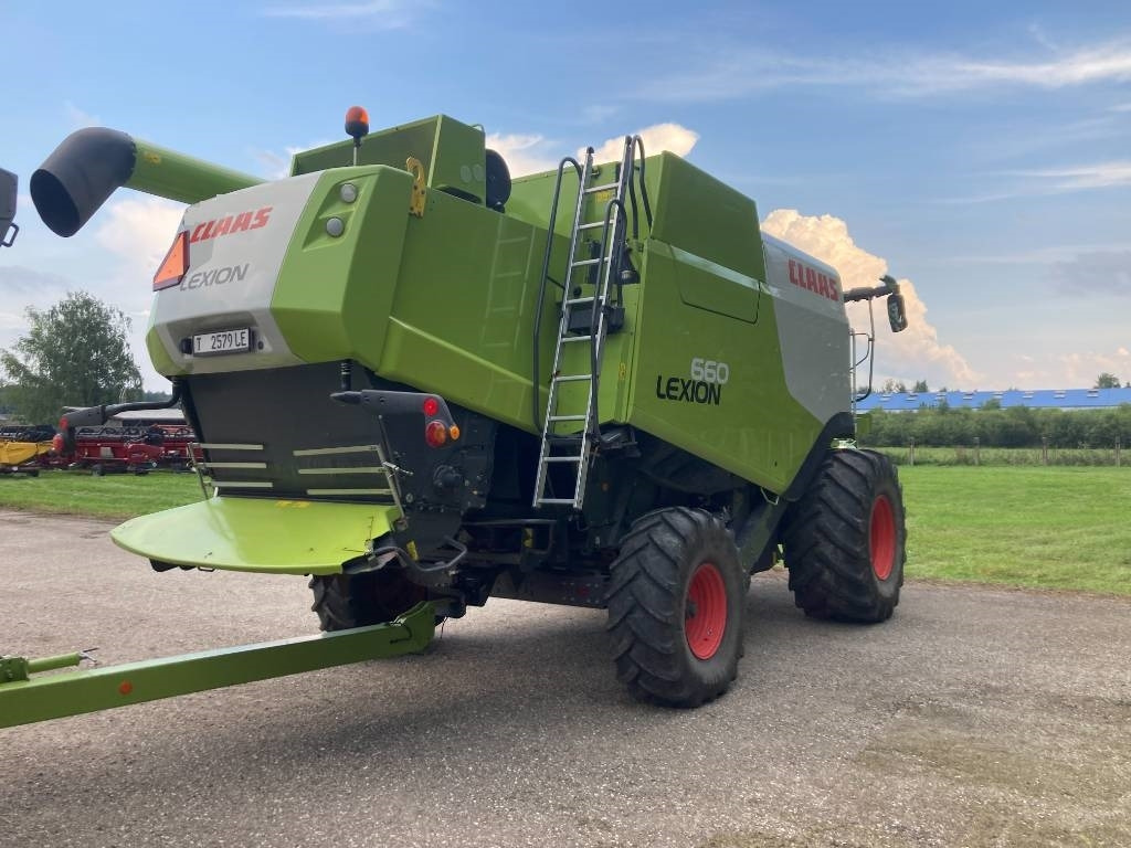Claas Lexion 660 - Kombájn: 3 kép. Claas Lexion 660 - Kombájn: 3 kép.