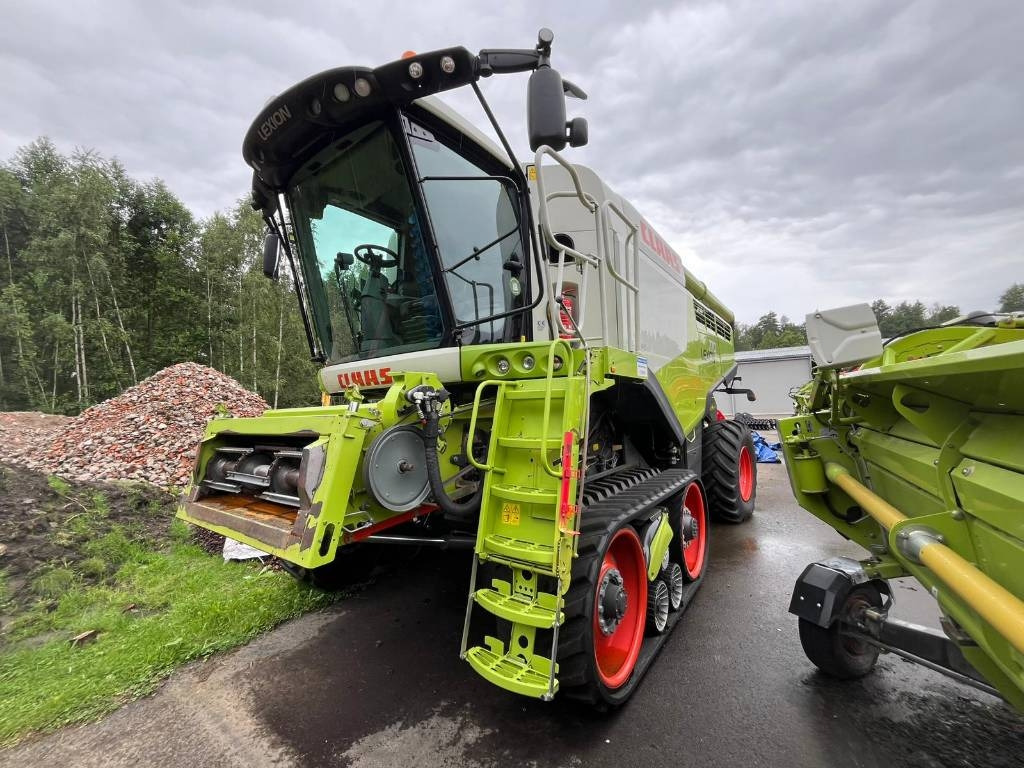Claas Lexion 770 TT - Kombájn: 4 kép. Claas Lexion 770 TT - Kombájn: 4 kép.
