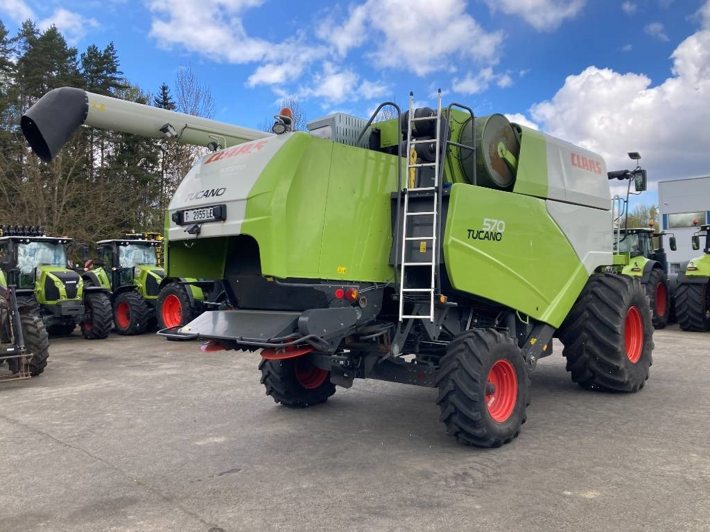 Claas Tucano 570 - Kombájn: 5 kép. Claas Tucano 570 - Kombájn: 5 kép.