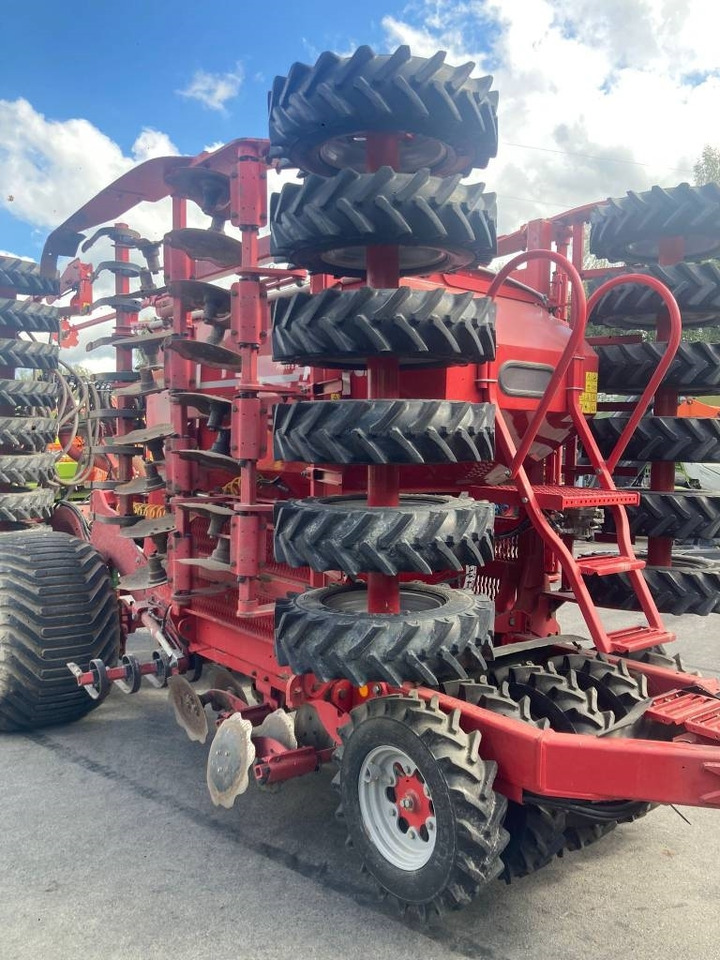 Horsch Pronto 6 AS - Szemenkénti vetőgép: 3 kép. Horsch Pronto 6 AS - Szemenkénti vetőgép: 3 kép.