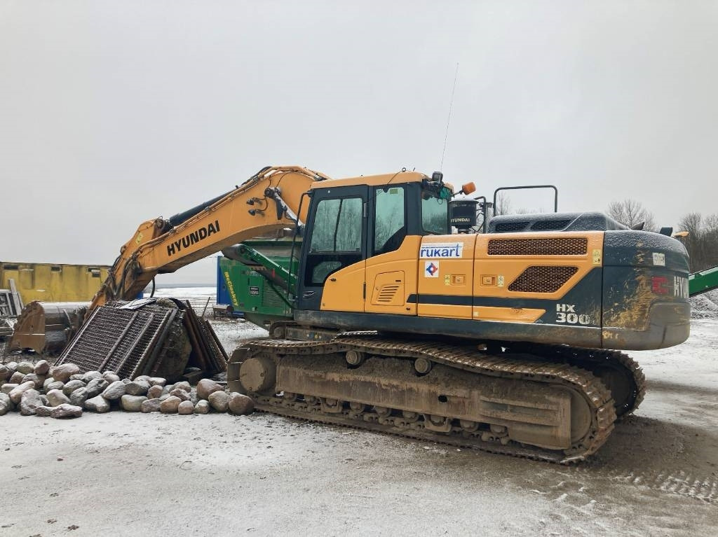 Hyundai HX 300 L - Lánctalpas kotró: 1 kép. Hyundai HX 300 L - Lánctalpas kotró: 1 kép.