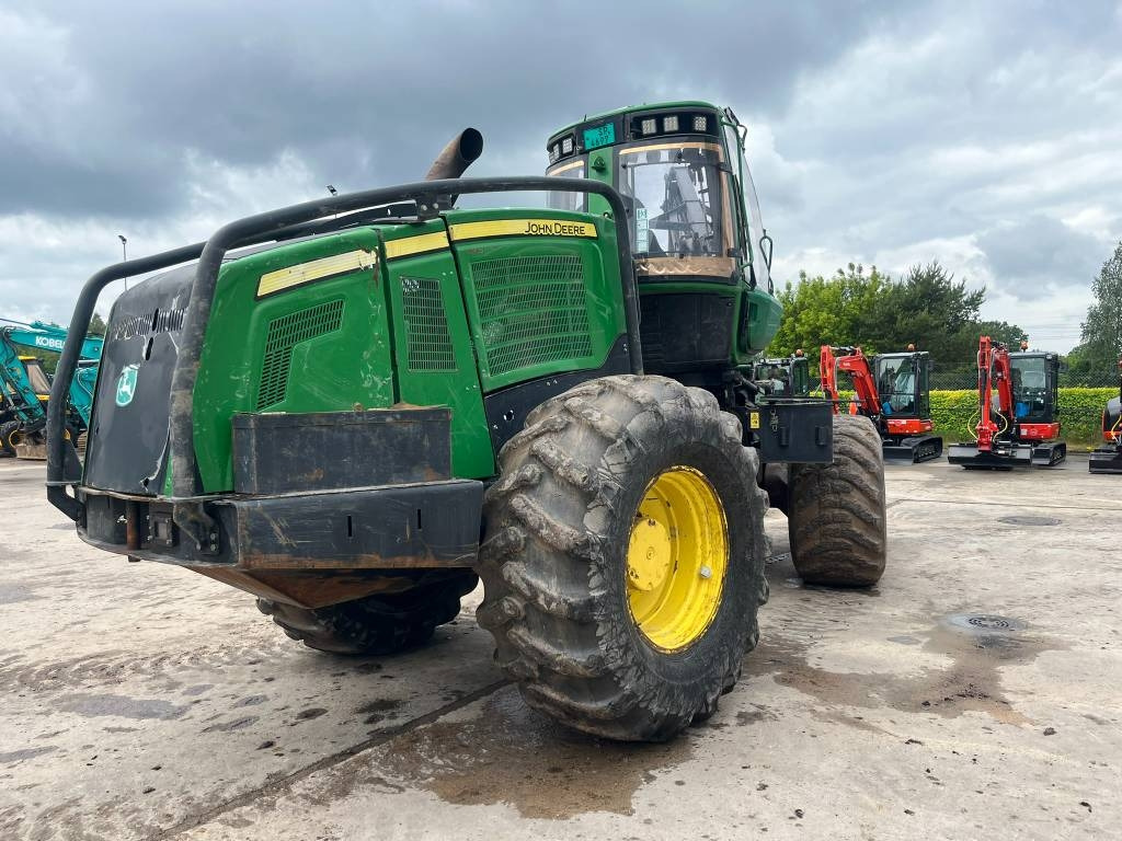 John Deere 1470 E - Fakitermelő gép: 5 kép. John Deere 1470 E - Fakitermelő gép: 5 kép.