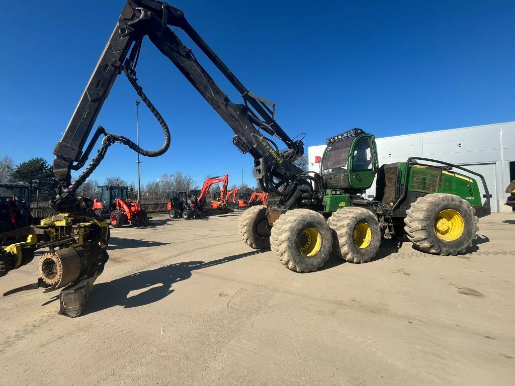 John Deere 1470 E - Fakitermelő gép: 3 kép. John Deere 1470 E - Fakitermelő gép: 3 kép.