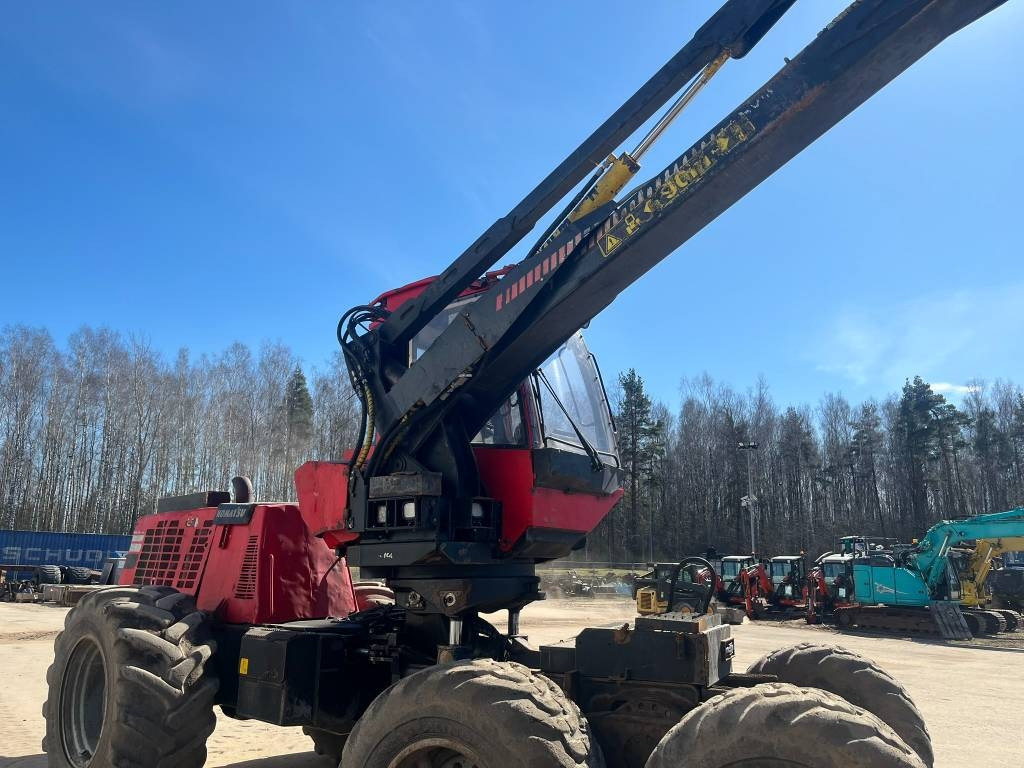 Komatsu 931.1 - Fakitermelő gép: 4 kép. Komatsu 931.1 - Fakitermelő gép: 4 kép.