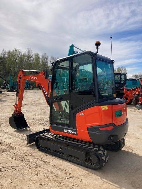 Kubota KX027-4 - Minikotró: 4 kép. Kubota KX027-4 - Minikotró: 4 kép.