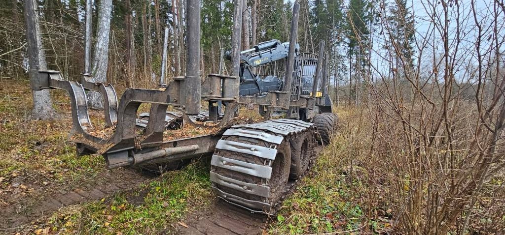Ponsse Buffalo 8W - Kihordó: 4 kép. Ponsse Buffalo 8W - Kihordó: 4 kép.