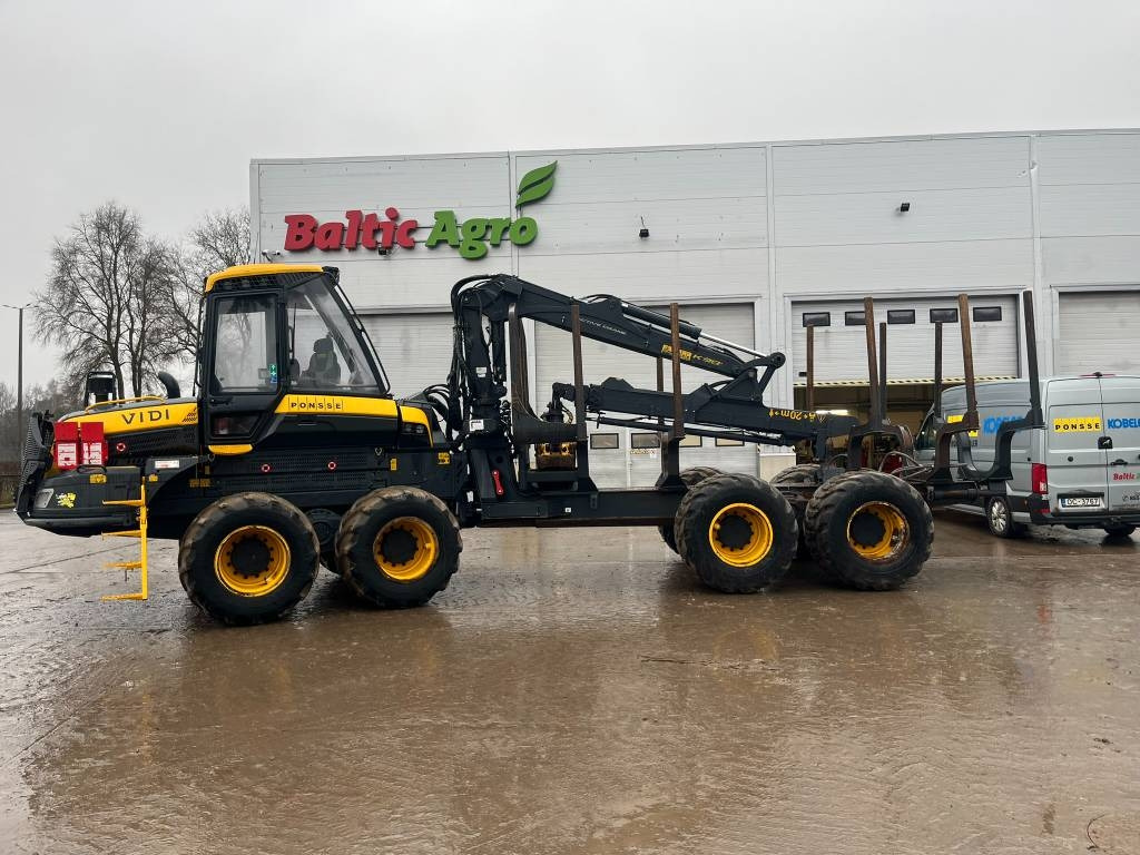 Ponsse Buffalo 8W - Kihordó: 2 kép. Ponsse Buffalo 8W - Kihordó: 2 kép.