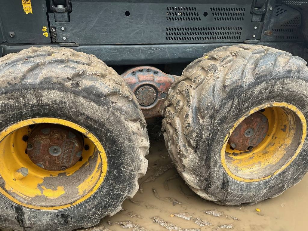 Ponsse Buffalo 8W - Kihordó: 3 kép. Ponsse Buffalo 8W - Kihordó: 3 kép.