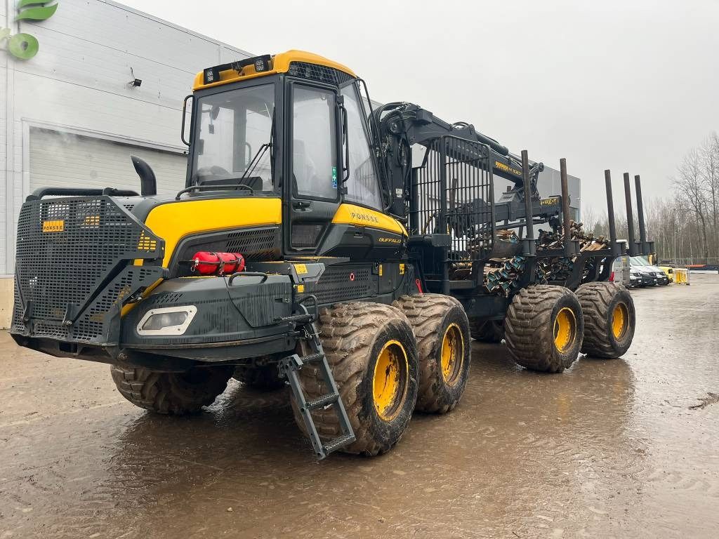 Ponsse Buffalo - Kihordó: 2 kép. Ponsse Buffalo - Kihordó: 2 kép.