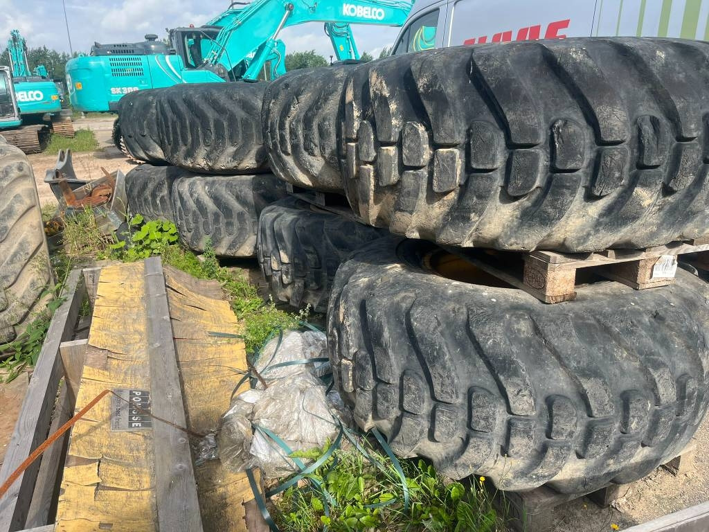 Ponsse Elephant - Komplett kerék - Erdészeti gép: 4 kép. Ponsse Elephant - Komplett kerék - Erdészeti gép: 4 kép.