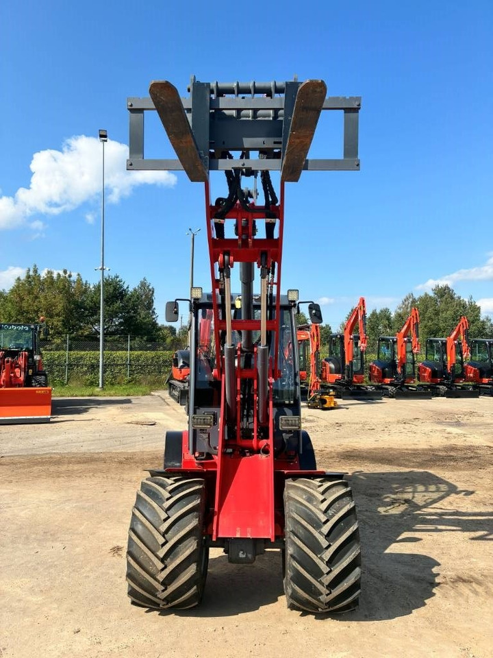 VM Loader 1040LXC - Derékcsuklós rakodó: 4 kép. VM Loader 1040LXC - Derékcsuklós rakodó: 4 kép.