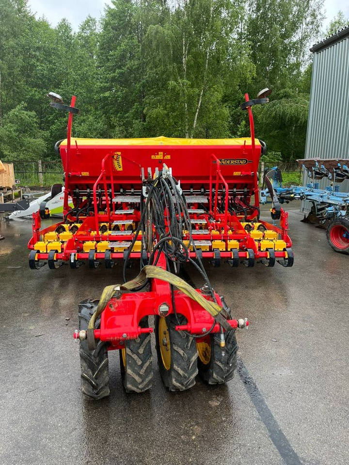 Vaderstad Rapid RD400C - Kombinált vetőgép: 5 kép. Vaderstad Rapid RD400C - Kombinált vetőgép: 5 kép.