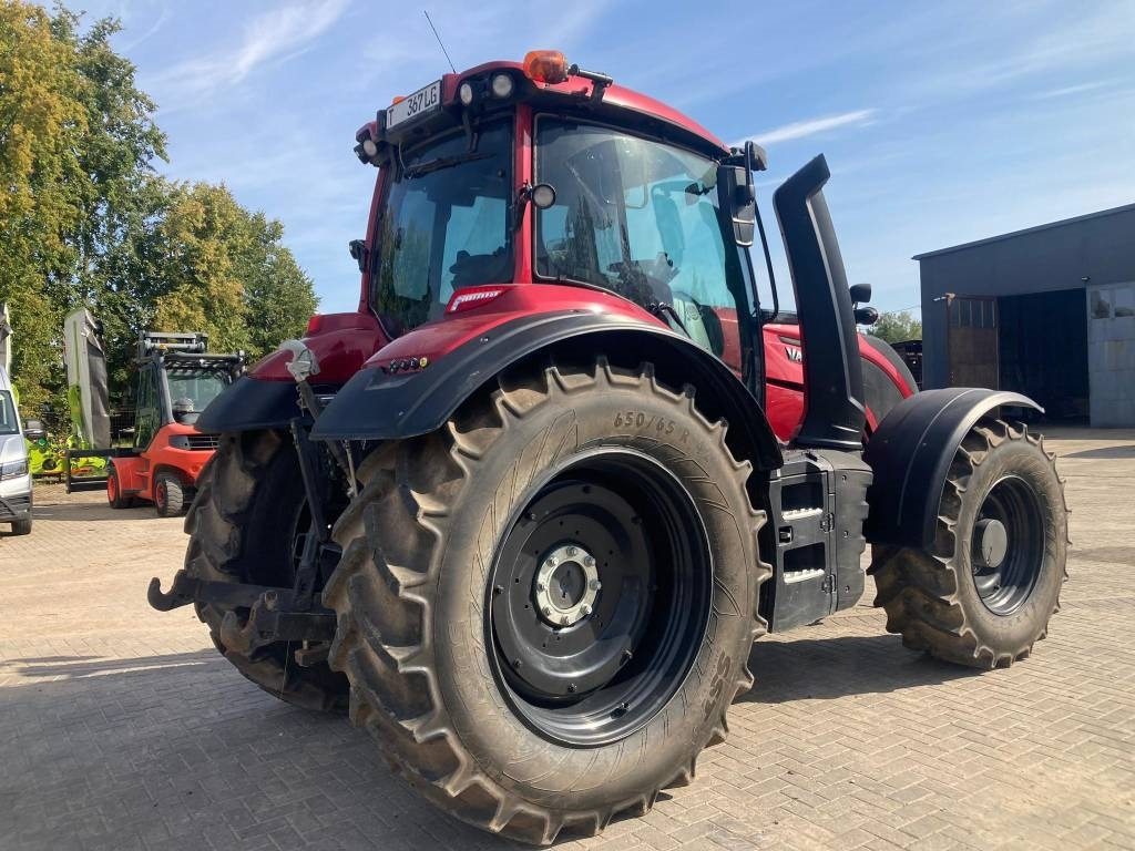 Valtra T 254 V - Traktor: 5 kép. Valtra T 254 V - Traktor: 5 kép.
