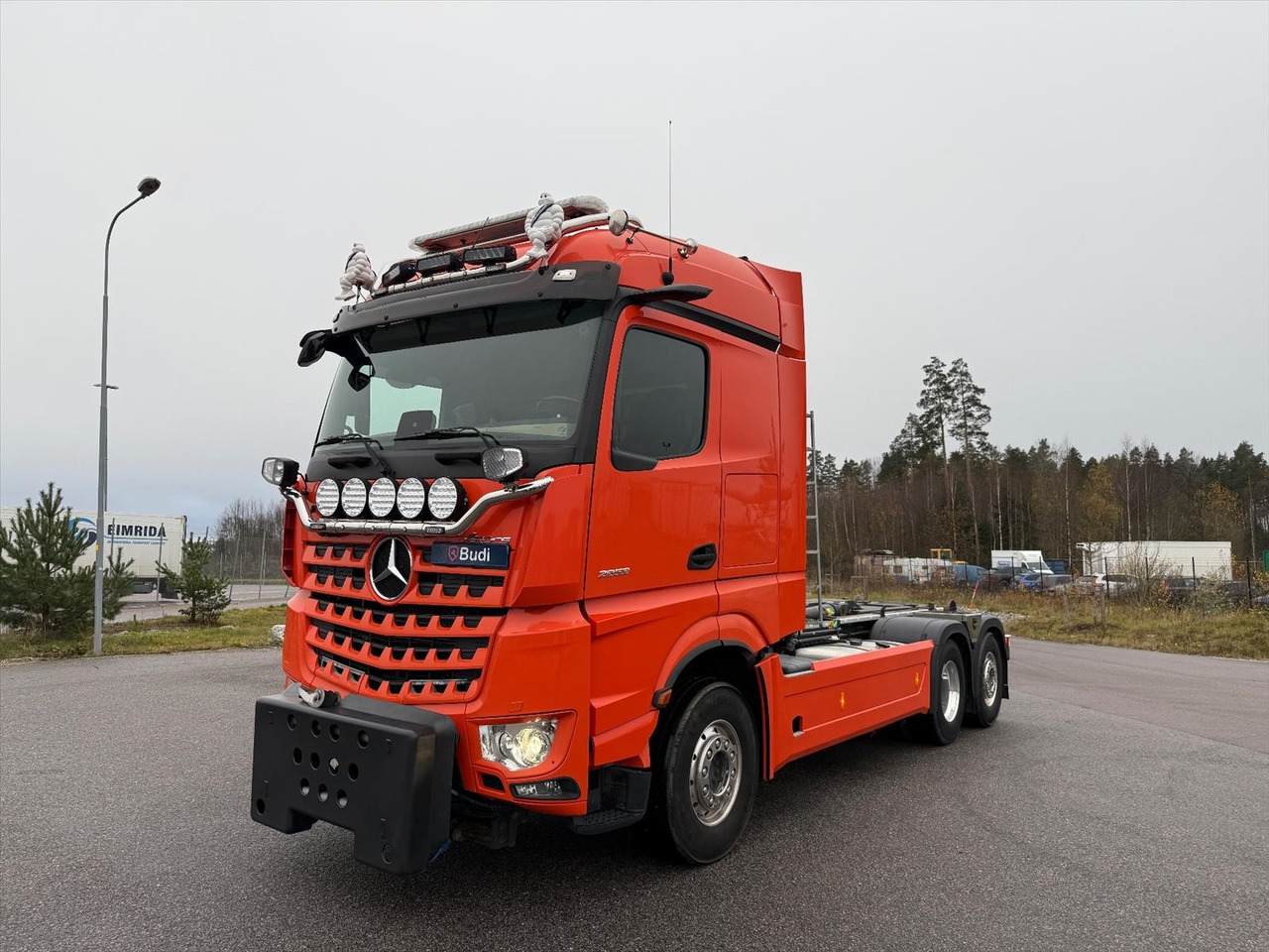 Lastväxlare Mercedes-Benz Arocs -2022 | JOAB | Plogutrustad - Horgos rakodó teherautó: 1 kép. Lastväxlare Mercedes-Benz Arocs -2022 | JOAB | Plogutrustad - Horgos rakodó teherautó: 1 kép.