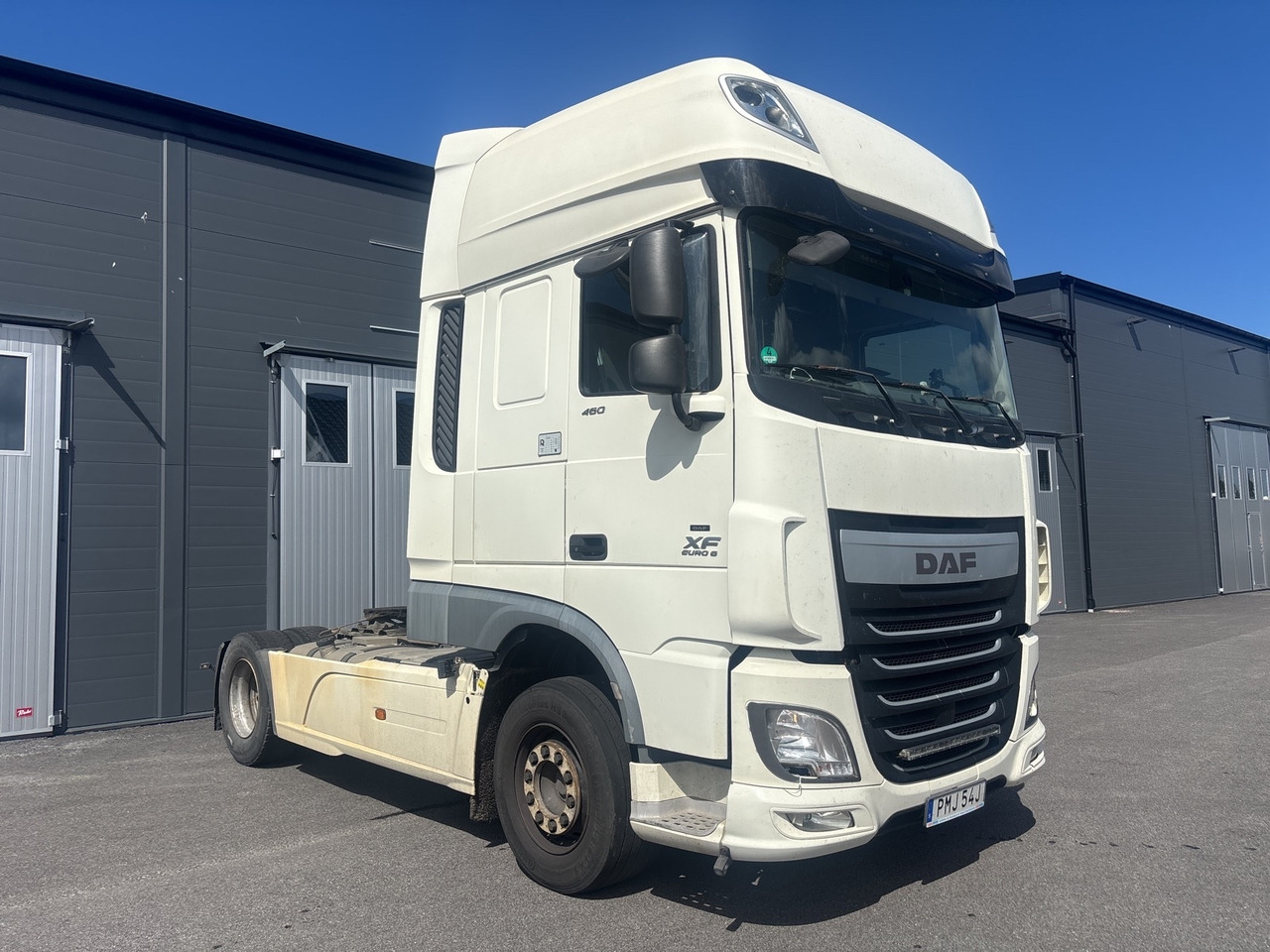 Dragbil DAF XF 460 FT 4x2 -2016 - Nyergesvontató: 1 kép. Dragbil DAF XF 460 FT 4x2 -2016 - Nyergesvontató: 1 kép.