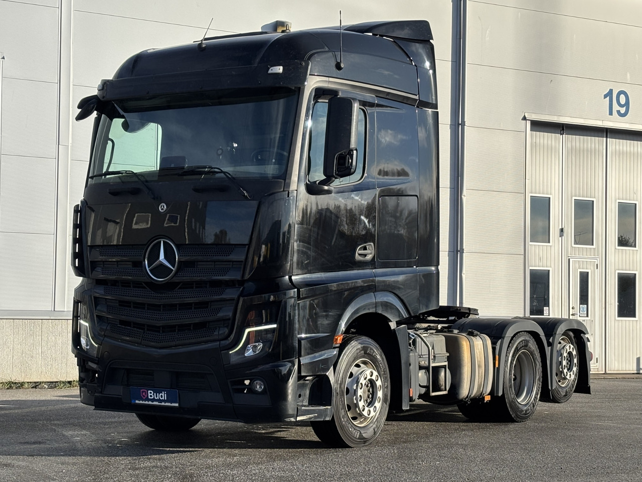 Dragbil Mercedes-Benz Actros 12.8 PowerShift -2022 - Nyergesvontató: 1 kép. Dragbil Mercedes-Benz Actros 12.8 PowerShift -2022 - Nyergesvontató: 1 kép.