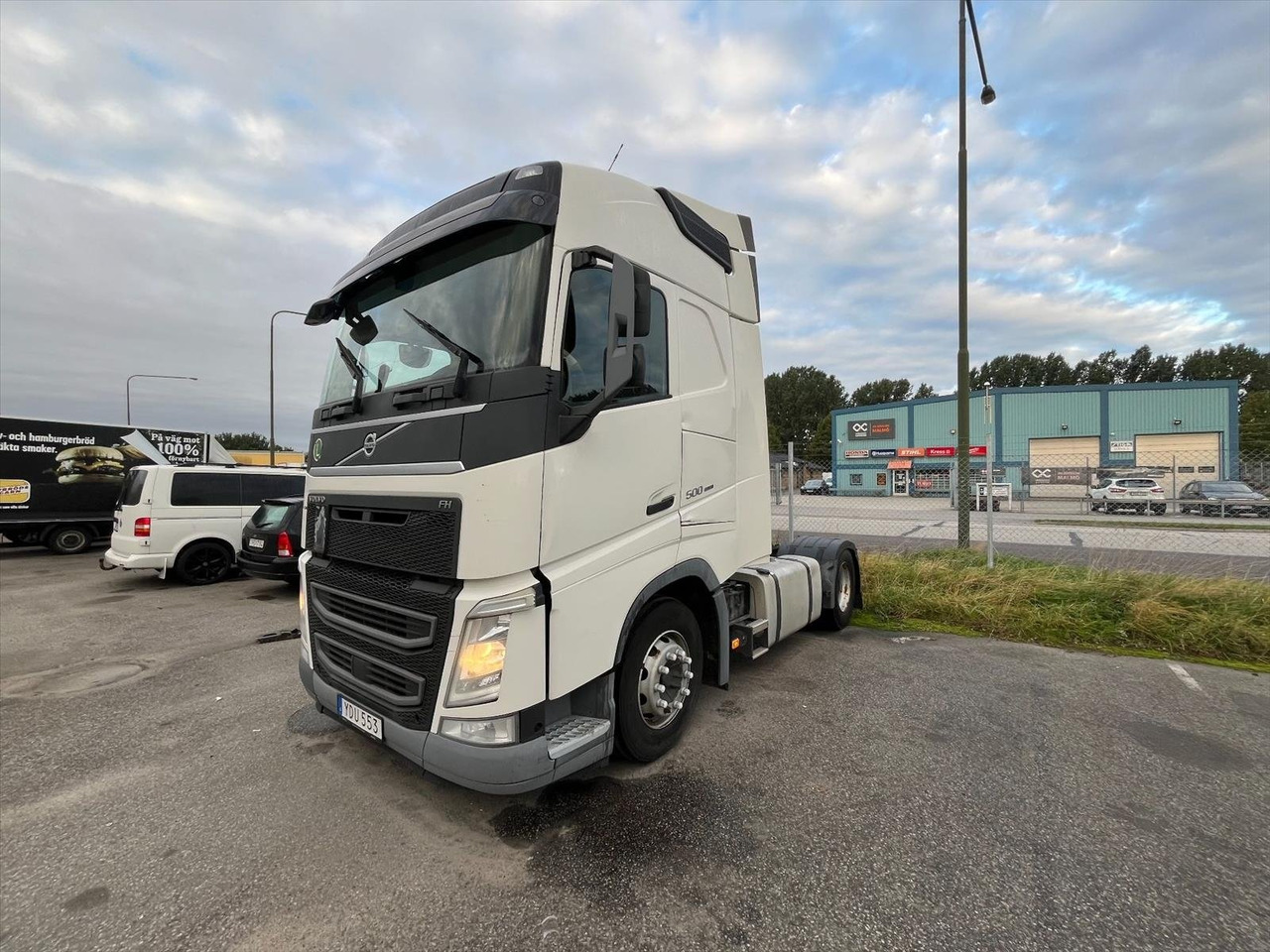 Dragbil Volvo FH 12.8 500 I-Shift 4x2 -2016 | Reparationsobjekt - Nyergesvontató: 1 kép. Dragbil Volvo FH 12.8 500 I-Shift 4x2 -2016 | Reparationsobjekt - Nyergesvontató: 1 kép.