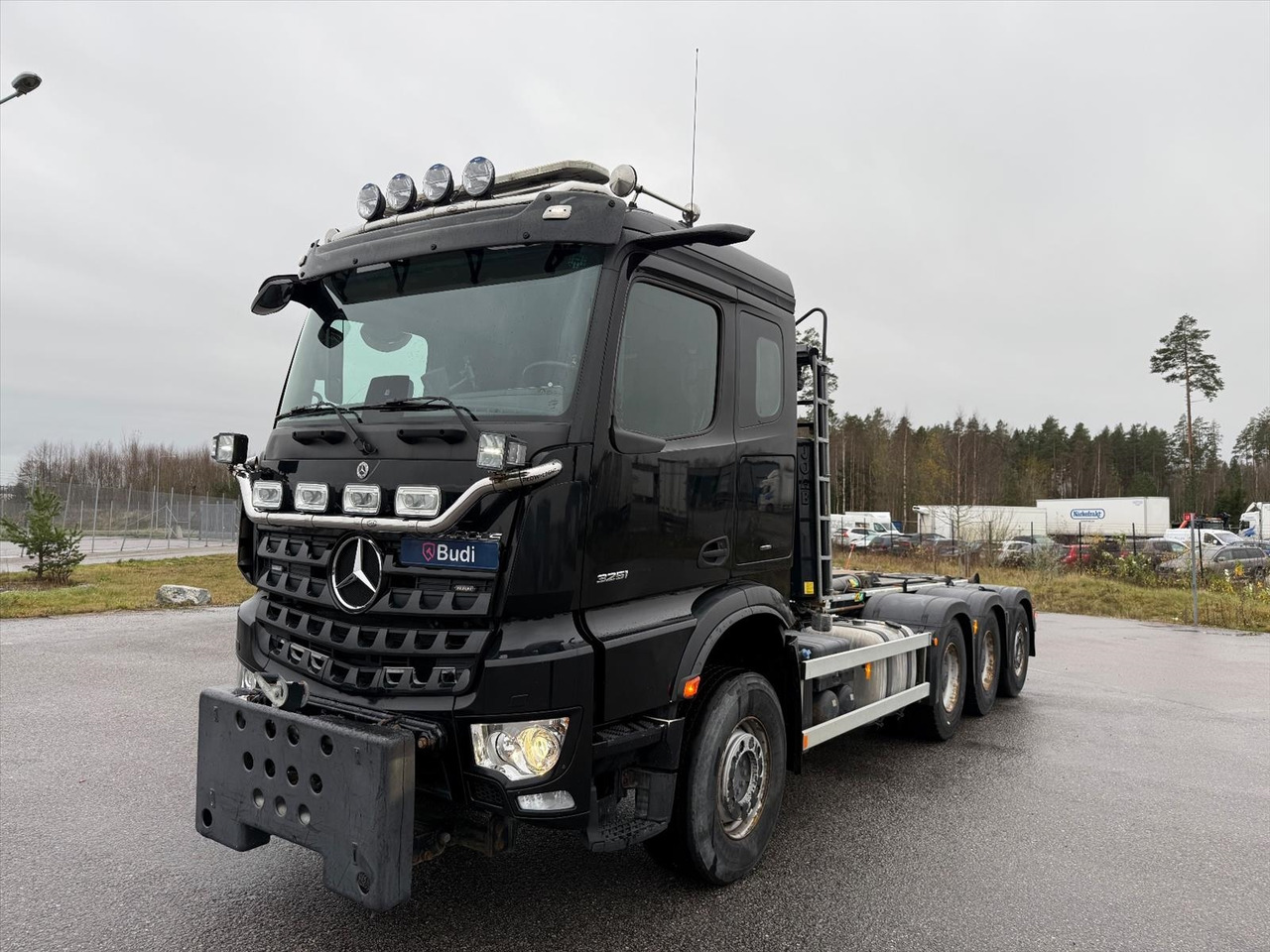 Tridemväxlare Mercedes-Benz Arocs 3251 12.8 Powershift 3 -2021 | JOAB 24 ton - Horgos rakodó teherautó: 1 kép. Tridemväxlare Mercedes-Benz Arocs 3251 12.8 Powershift 3 -2021 | JOAB 24 ton - Horgos rakodó teherautó: 1 kép.