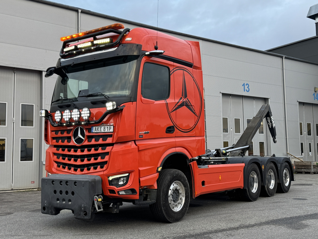 Tridemväxlare Mercedes-Benz Arocs 3758 -2023 | JOAB 24 ton | Plogutrustad - Horgos rakodó teherautó: 1 kép. Tridemväxlare Mercedes-Benz Arocs 3758 -2023 | JOAB 24 ton | Plogutrustad - Horgos rakodó teherautó: 1 kép.