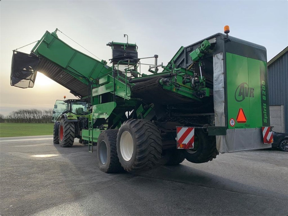 AVR
8200 Spirit Ekstra aksel med hjultræk - Burgonyakombájn: 1 kép. AVR
8200 Spirit Ekstra aksel med hjultræk - Burgonyakombájn: 1 kép.