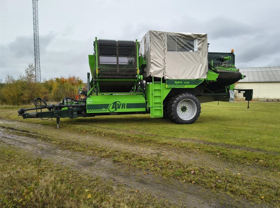 AVR Spirit 9200CR - Burgonyakombájn: 2 kép. AVR Spirit 9200CR - Burgonyakombájn: 2 kép.