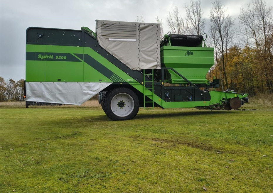 AVR Spirit 9200CR - Burgonyakombájn: 1 kép. AVR Spirit 9200CR - Burgonyakombájn: 1 kép.