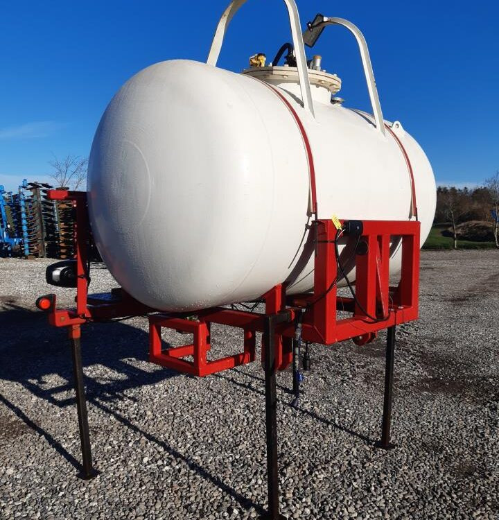 Agrodan Ammoniaktank 1200 kg - Műtrágyaszóró gép, Tároló tartály: 4 kép. Agrodan Ammoniaktank 1200 kg - Műtrágyaszóró gép, Tároló tartály: 4 kép.