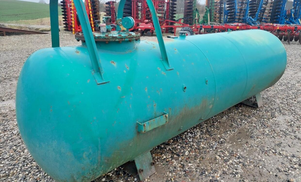 Agrodan Ammoniaktank 2500 kg - Műtrágyaszóró gép, Tároló tartály: 4 kép. Agrodan Ammoniaktank 2500 kg - Műtrágyaszóró gép, Tároló tartály: 4 kép.