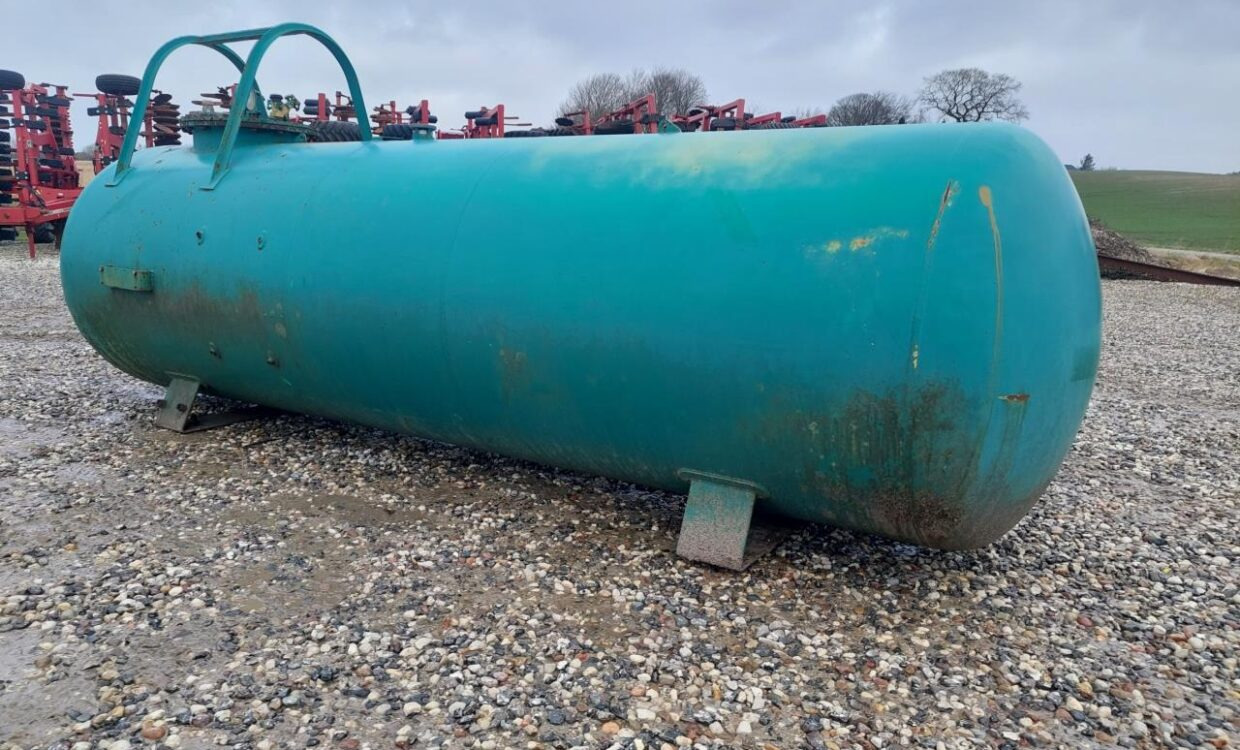 Agrodan Ammoniaktank 2500 kg - Műtrágyaszóró gép, Tároló tartály: 3 kép. Agrodan Ammoniaktank 2500 kg - Műtrágyaszóró gép, Tároló tartály: 3 kép.
