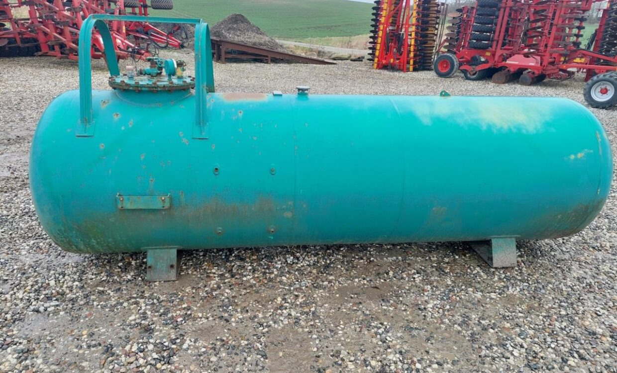 Agrodan Ammoniaktank 2500 kg - Műtrágyaszóró gép, Tároló tartály: 2 kép. Agrodan Ammoniaktank 2500 kg - Műtrágyaszóró gép, Tároló tartály: 2 kép.