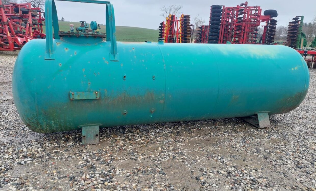 Agrodan Ammoniaktank 2500 kg - Műtrágyaszóró gép, Tároló tartály: 1 kép. Agrodan Ammoniaktank 2500 kg - Műtrágyaszóró gép, Tároló tartály: 1 kép.