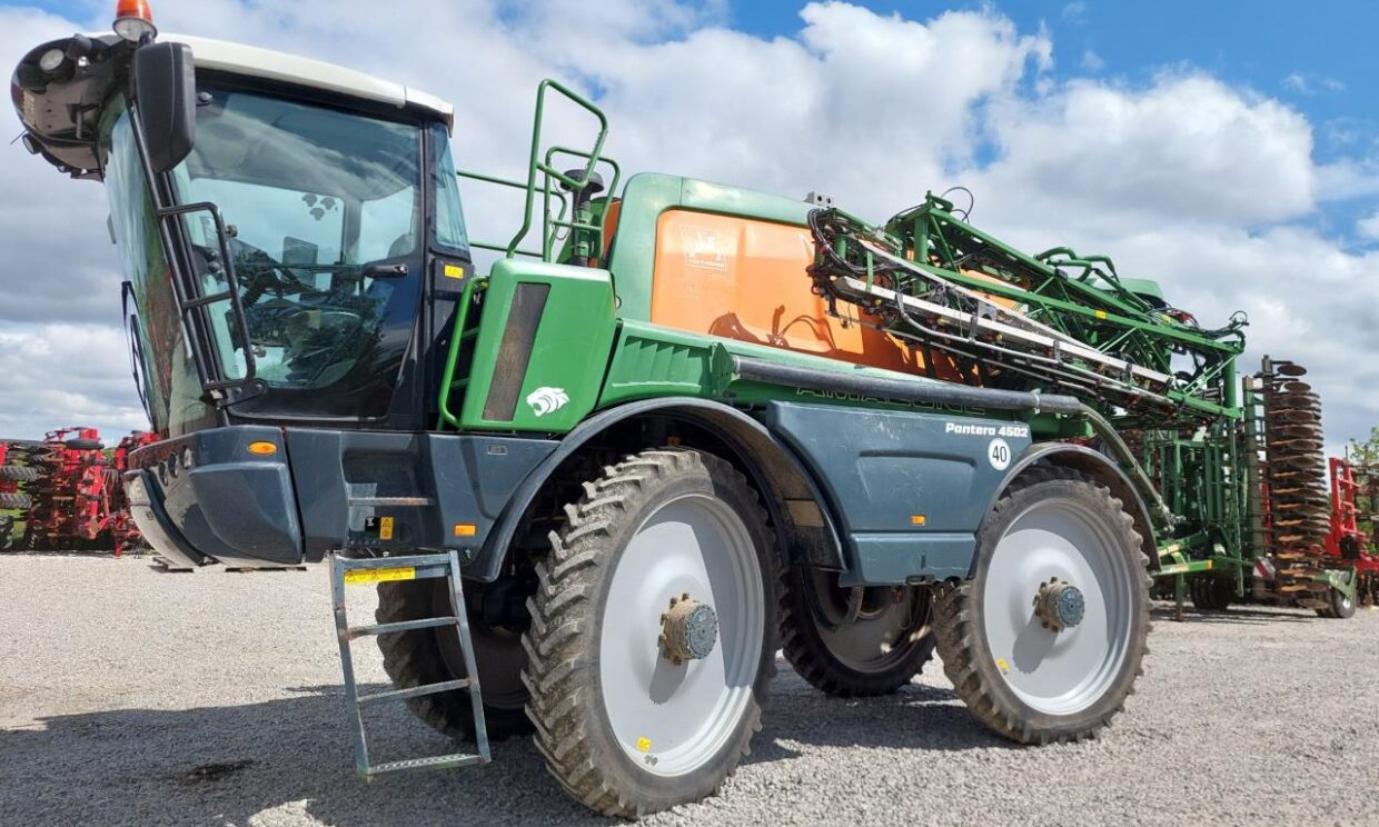 Amazone Pantera 4502 30-24m - Önjáró permetező: 1 kép. Amazone Pantera 4502 30-24m - Önjáró permetező: 1 kép.