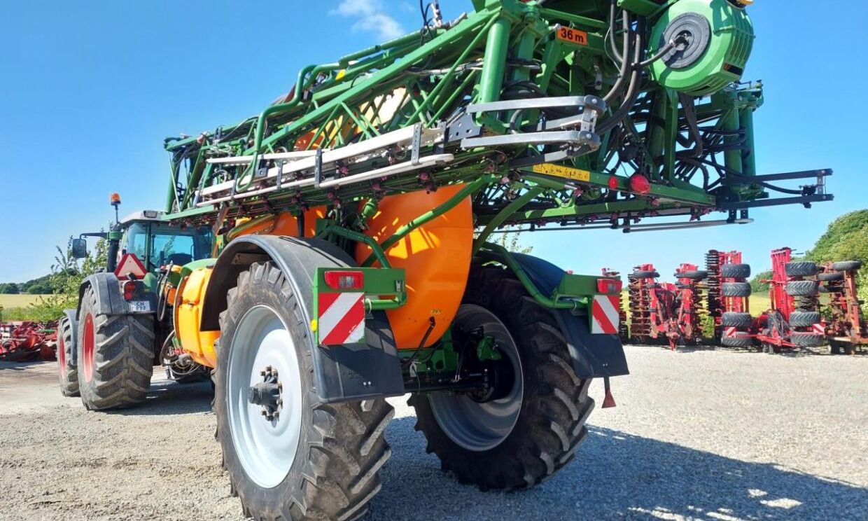 Amazone UX 6200 SUPER - 36-30-24m - Vontatott permetezők: 4 kép. Amazone UX 6200 SUPER - 36-30-24m - Vontatott permetezők: 4 kép.