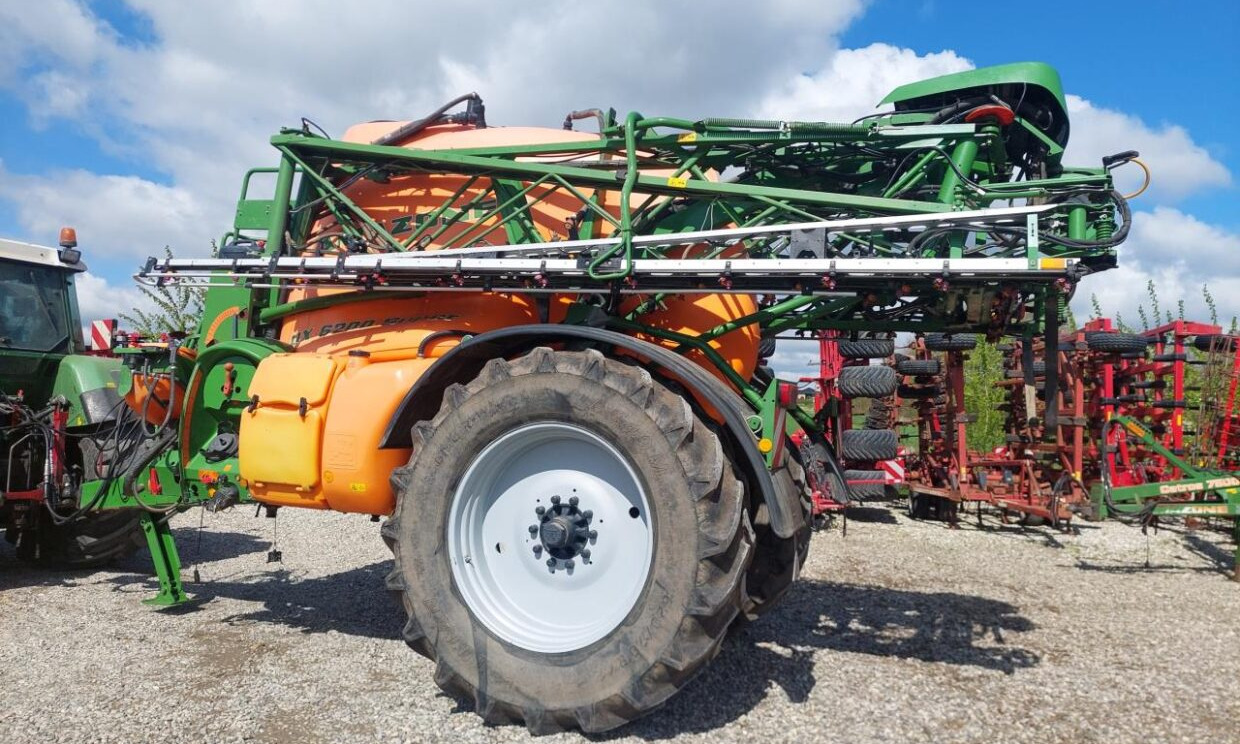 Amazone UX 6200 Super 28-30 M - Vontatott permetezők: 4 kép. Amazone UX 6200 Super 28-30 M - Vontatott permetezők: 4 kép.
