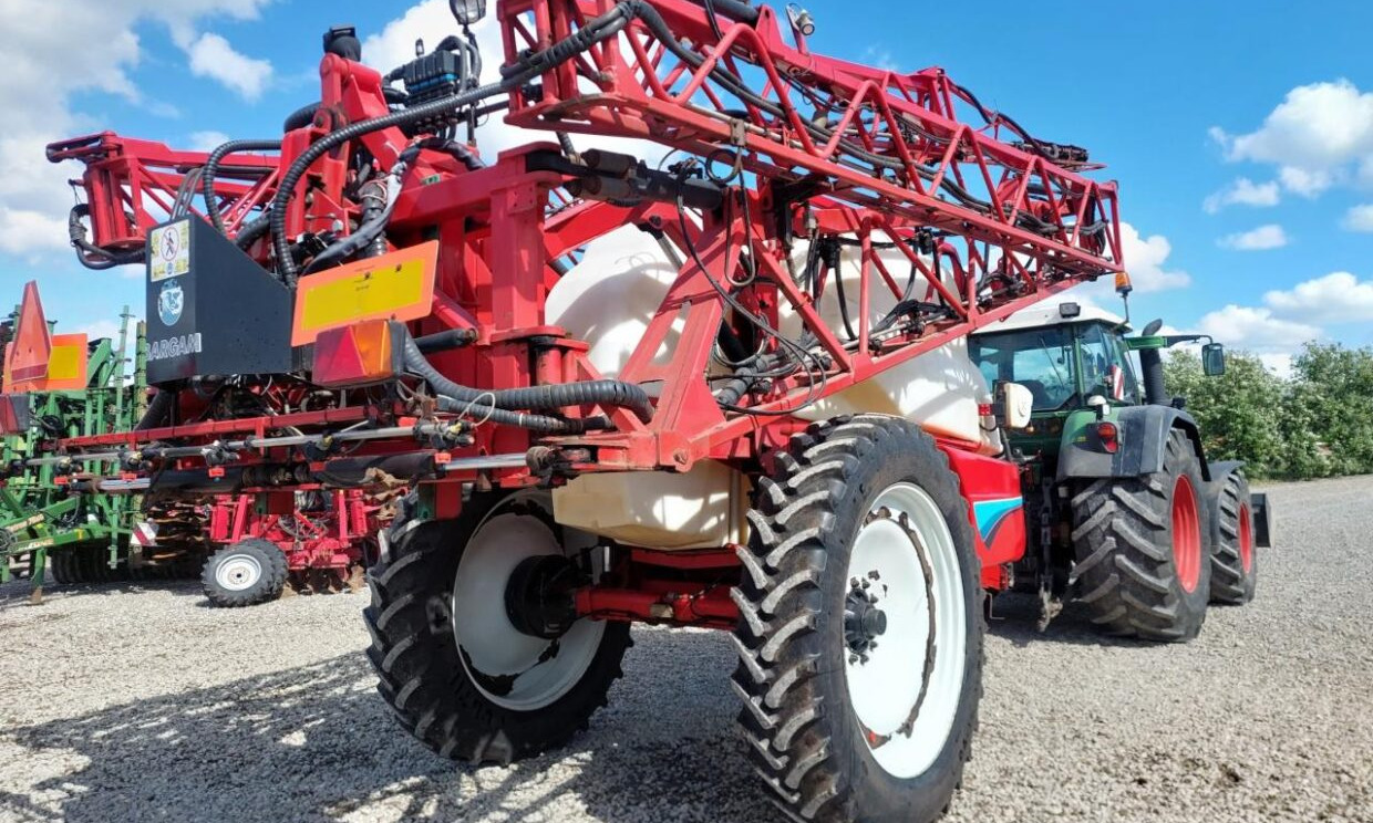 Bargam Compact 6200 - 24-36m med GPS - Vontatott permetezők: 3 kép. Bargam Compact 6200 - 24-36m med GPS - Vontatott permetezők: 3 kép.