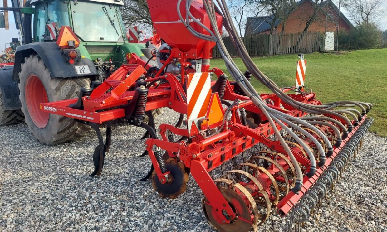 Horsch Terrano 3.5 FX med DuoDrill - Borona: 3 kép. Horsch Terrano 3.5 FX med DuoDrill - Borona: 3 kép.
