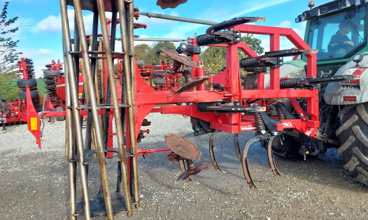 Horsch Terrano 4 FX - Borona: 3 kép. Horsch Terrano 4 FX - Borona: 3 kép.
