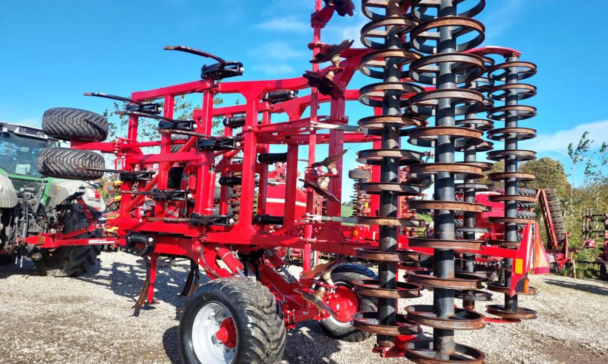 Horsch Terrano 6.3 GX - Borona: 3 kép. Horsch Terrano 6.3 GX - Borona: 3 kép.