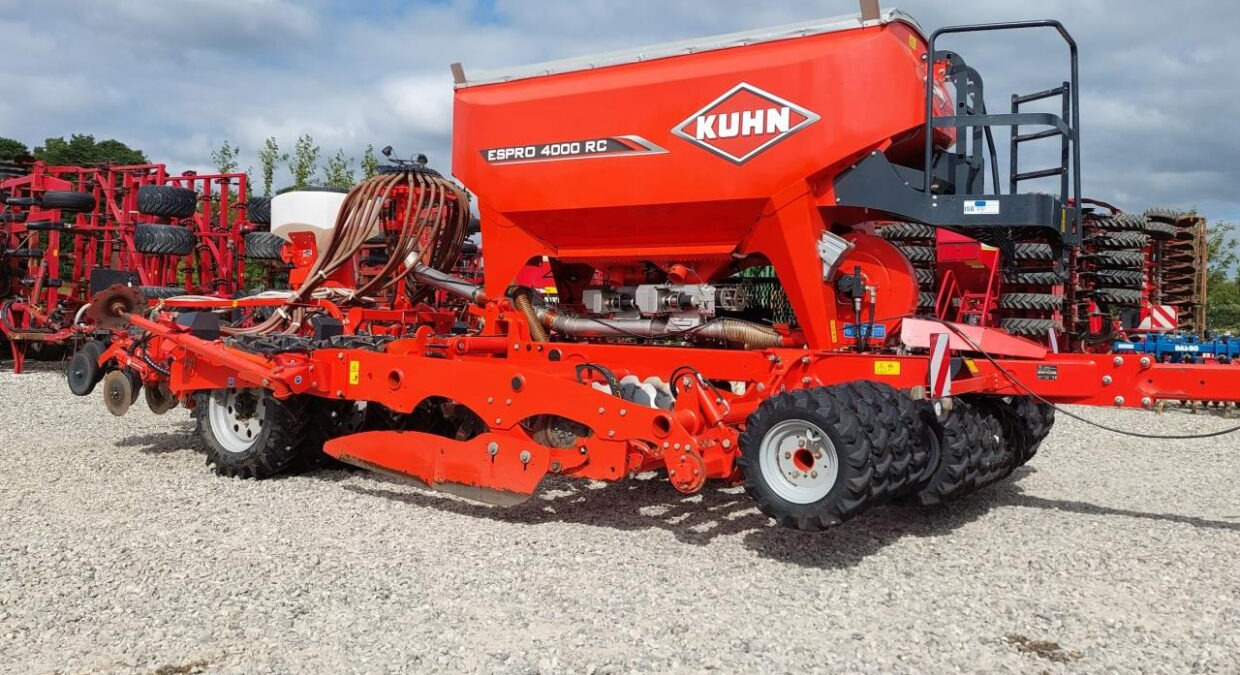 Kuhn ESPRO 4000 RC med frø-udstyr - Szemenkénti vetőgép: 1 kép. Kuhn ESPRO 4000 RC med frø-udstyr - Szemenkénti vetőgép: 1 kép.