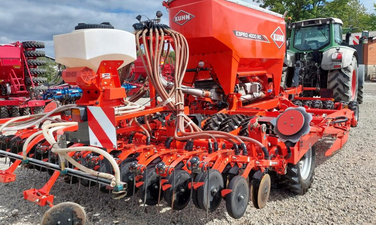 Kuhn ESPRO 4000 RC med frø-udstyr - Szemenkénti vetőgép: 4 kép. Kuhn ESPRO 4000 RC med frø-udstyr - Szemenkénti vetőgép: 4 kép.