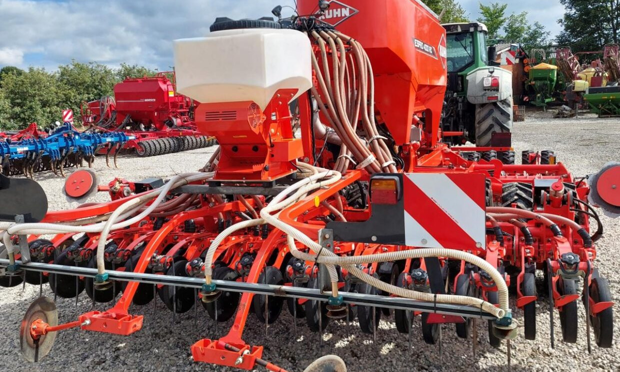 Kuhn ESPRO 4000 RC med frø-udstyr - Szemenkénti vetőgép: 5 kép. Kuhn ESPRO 4000 RC med frø-udstyr - Szemenkénti vetőgép: 5 kép.