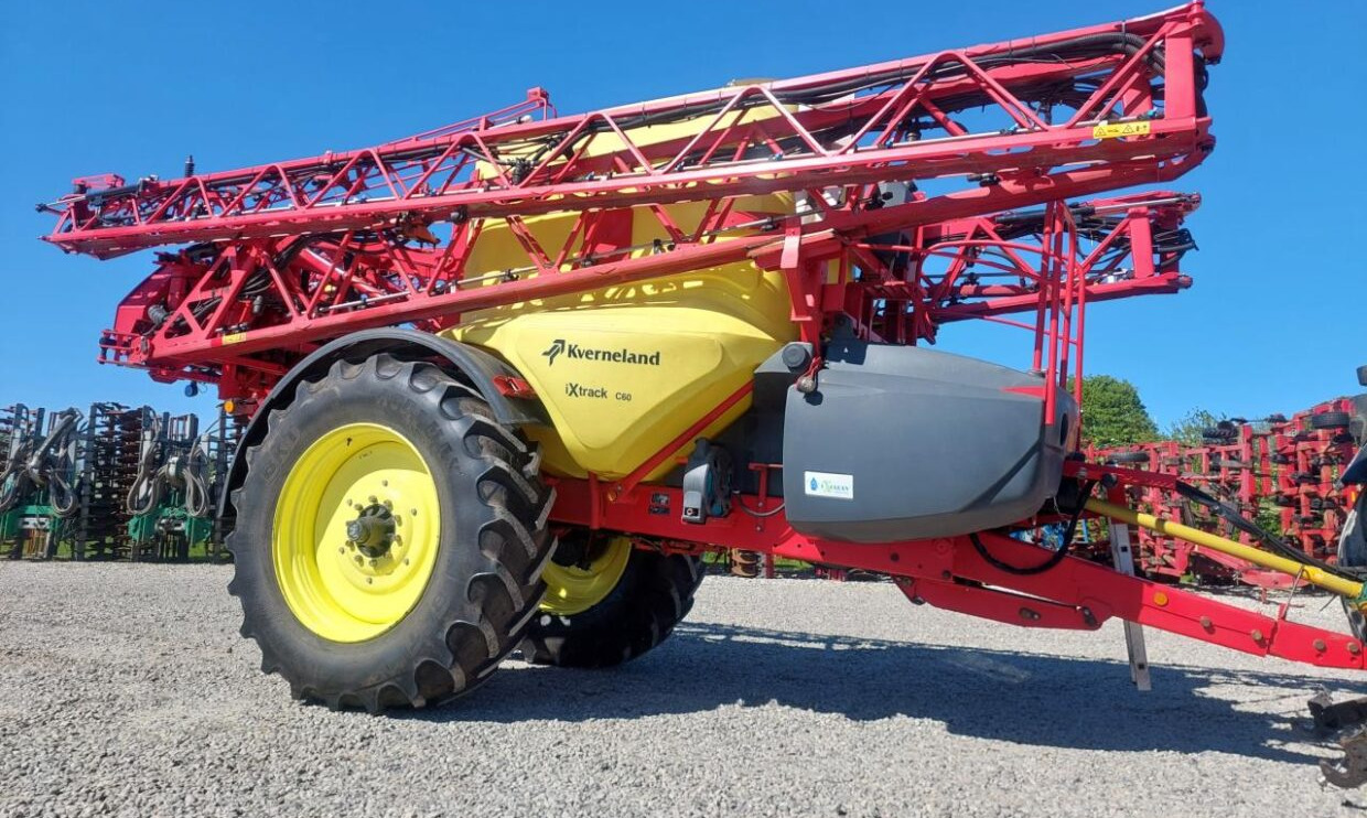Kverneland IXtrack C60 - 36m - Vontatott permetezők: 2 kép. Kverneland IXtrack C60 - 36m - Vontatott permetezők: 2 kép.