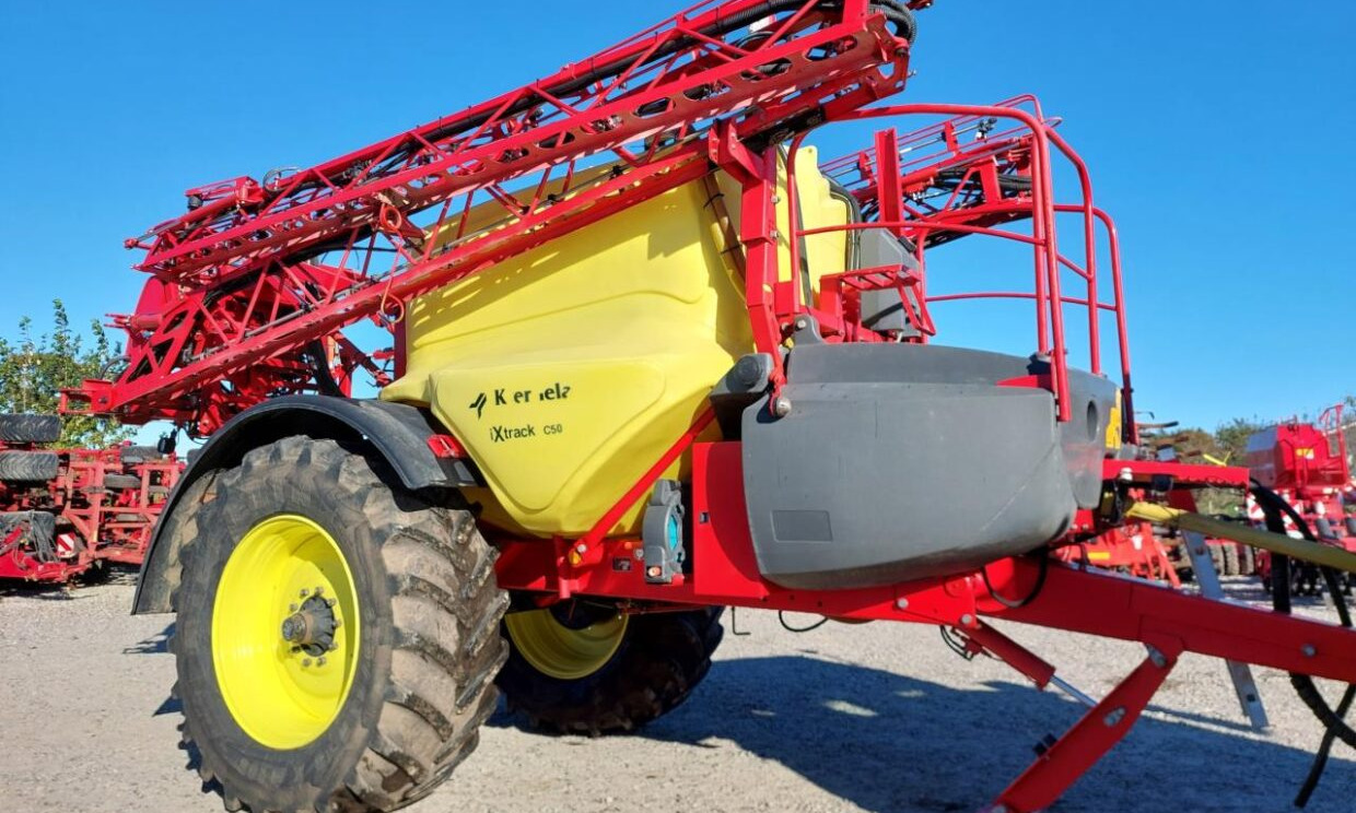 Kverneland Ixtrack C50 - 30 m - Vontatott permetezők: 4 kép. Kverneland Ixtrack C50 - 30 m - Vontatott permetezők: 4 kép.
