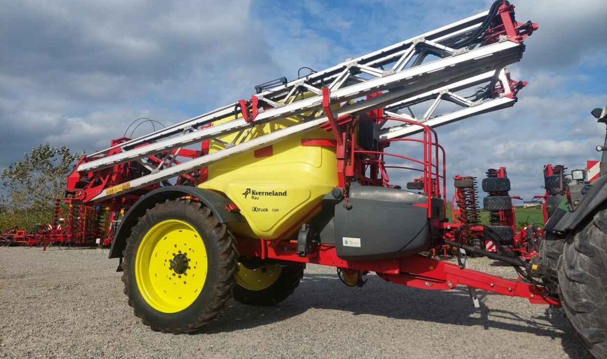 Kverneland Ixtrack C60 - 28m Alubom - Vontatott permetezők: 1 kép. Kverneland Ixtrack C60 - 28m Alubom - Vontatott permetezők: 1 kép.