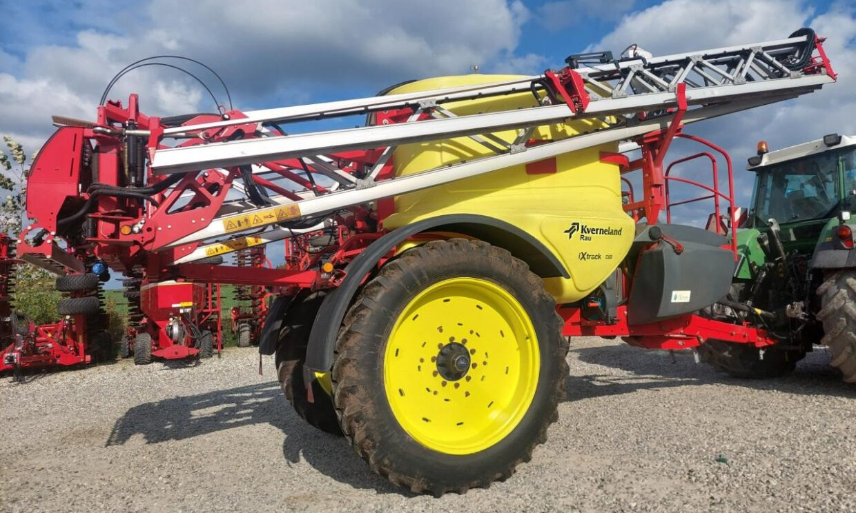 Kverneland Ixtrack C60 - 28m Alubom - Vontatott permetezők: 2 kép. Kverneland Ixtrack C60 - 28m Alubom - Vontatott permetezők: 2 kép.