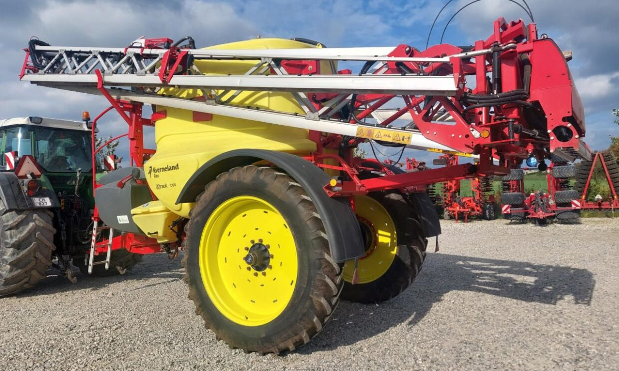 Kverneland Ixtrack C60 - 28m Alubom - Vontatott permetezők: 4 kép. Kverneland Ixtrack C60 - 28m Alubom - Vontatott permetezők: 4 kép.