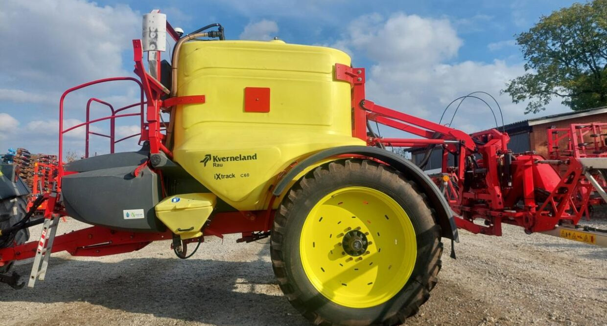 Kverneland Ixtrack C60 - 28m Alubom - Vontatott permetezők: 5 kép. Kverneland Ixtrack C60 - 28m Alubom - Vontatott permetezők: 5 kép.