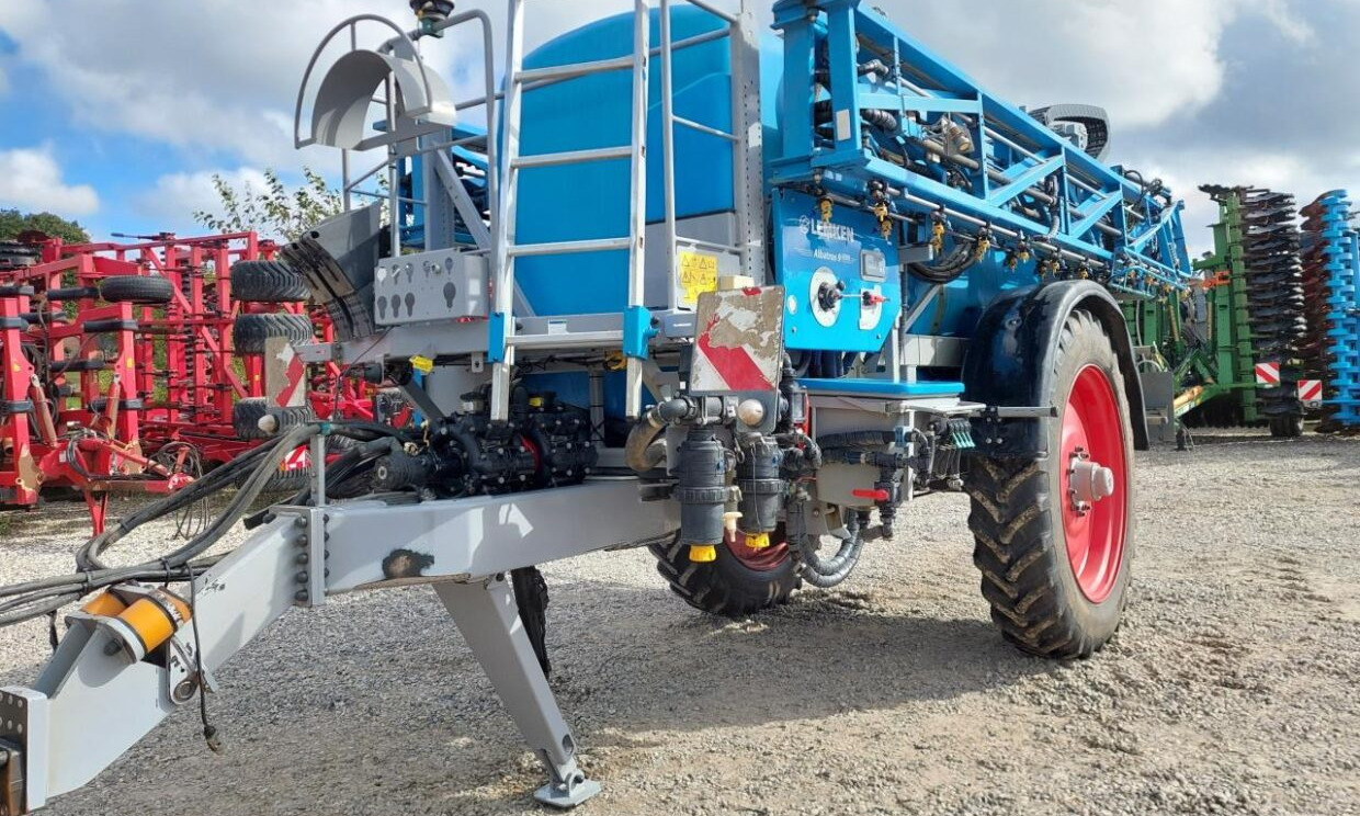 Lemken ALBATROS 9 6000 L med GPS - Vontatott permetezők: 3 kép. Lemken ALBATROS 9 6000 L med GPS - Vontatott permetezők: 3 kép.