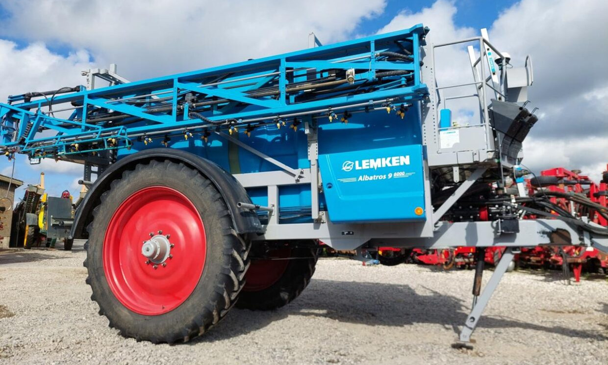 Lemken ALBATROS 9 6000 L med GPS - Vontatott permetezők: 4 kép. Lemken ALBATROS 9 6000 L med GPS - Vontatott permetezők: 4 kép.