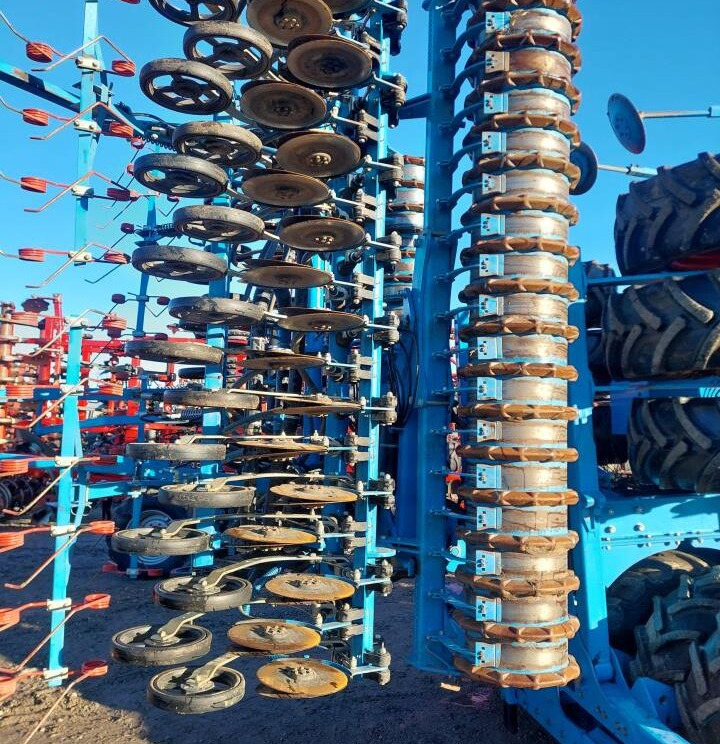 Lemken COMPACT-SOLITAIR 9/600 K HD - Szemenkénti vetőgép: 4 kép. Lemken COMPACT-SOLITAIR 9/600 K HD - Szemenkénti vetőgép: 4 kép.